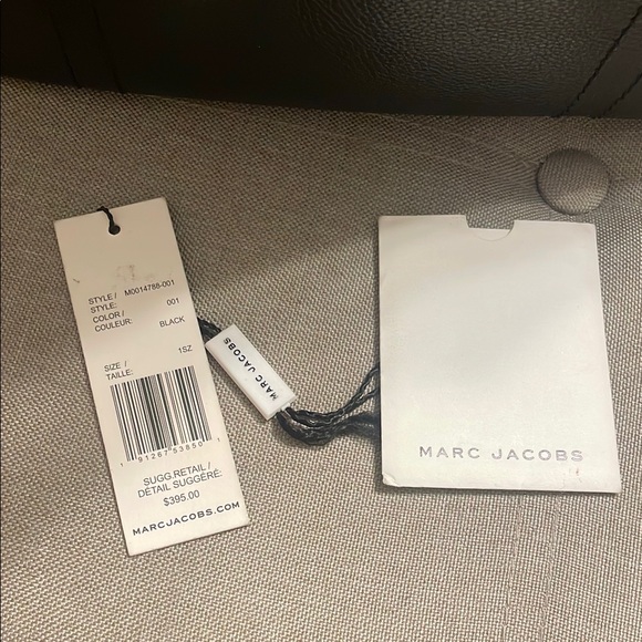 Marc Jacobs Sleek Black Leather Handbag - Picture 2 of 6